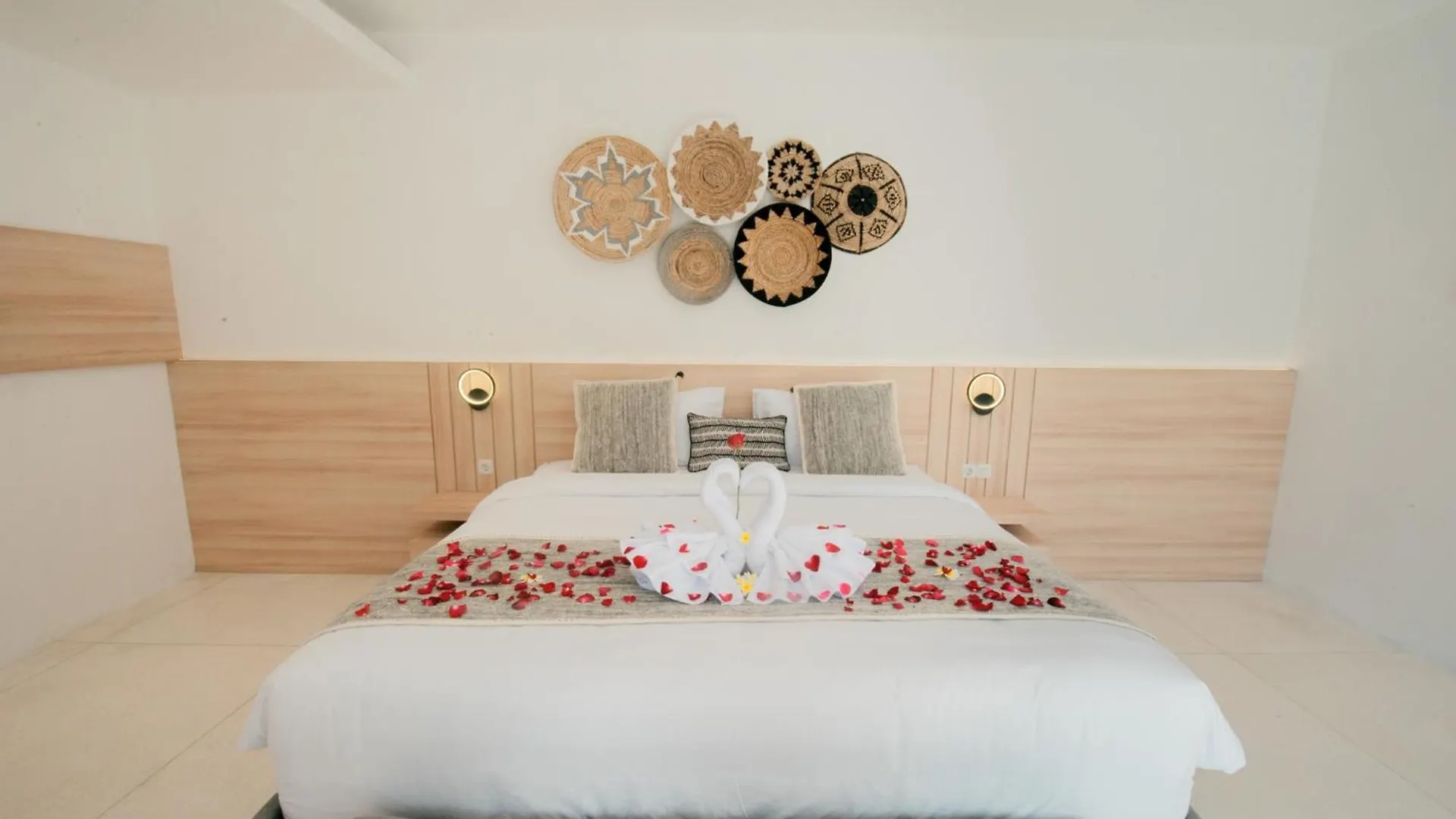 Seminyak Vila 4Bedroom Near Beach Lafavela Villa