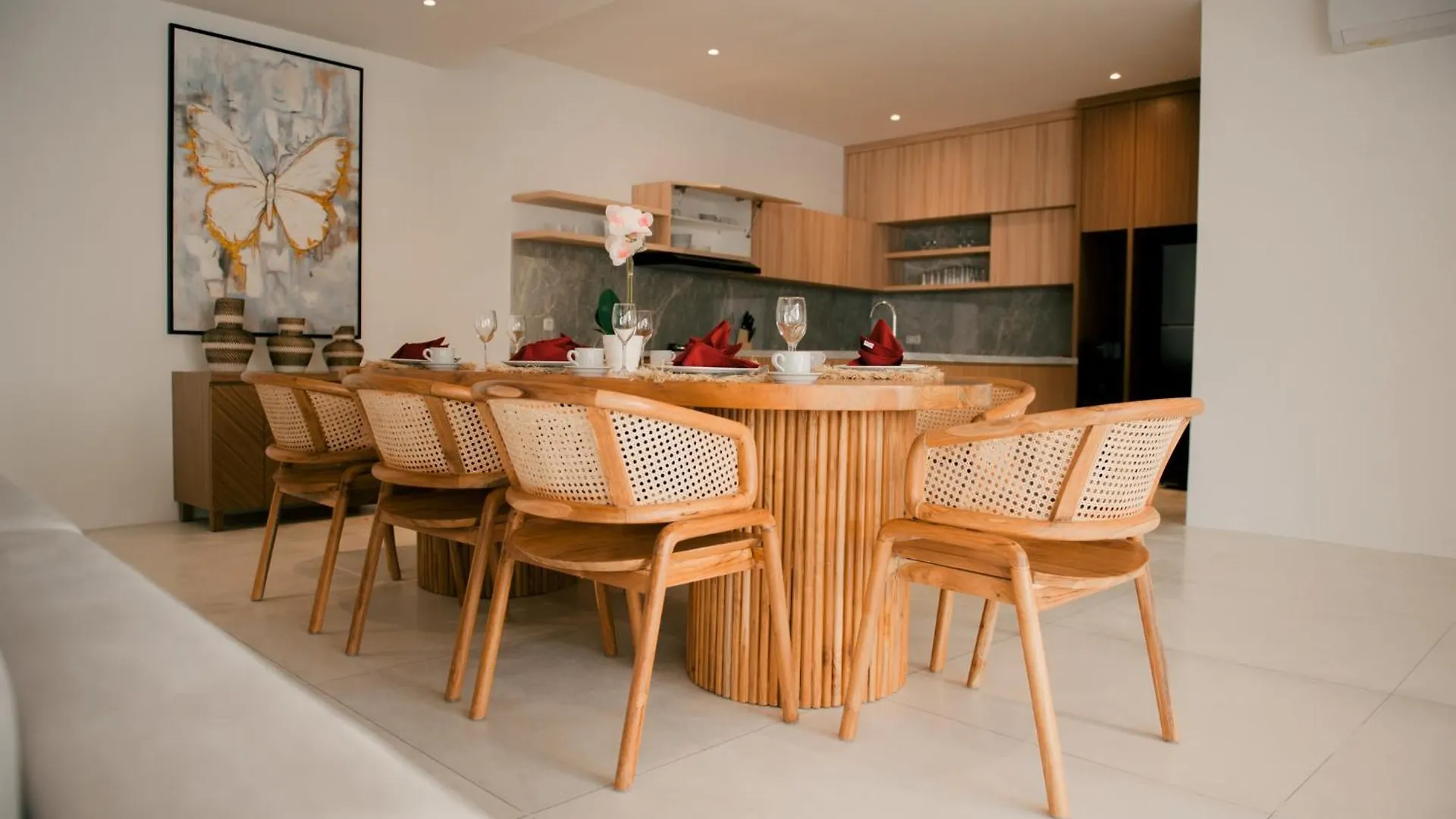 Seminyak Vila 4Bedroom Near Beach Lafavela Indonésia