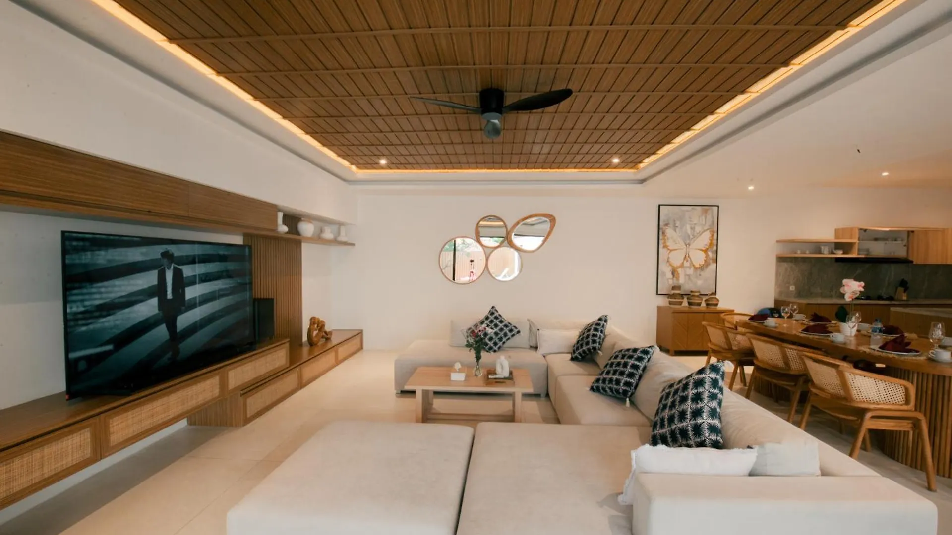 Seminyak Vila 4Bedroom Near Beach Lafavela