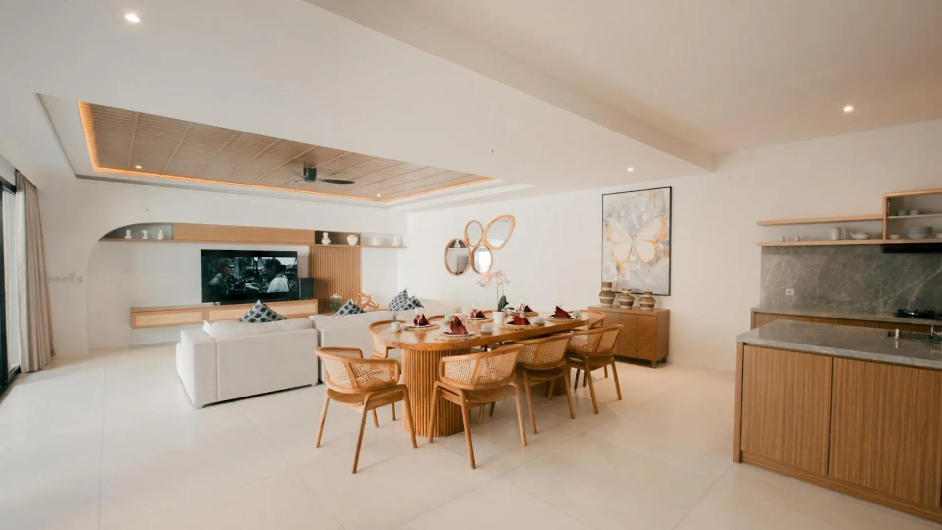 Seminyak Vila 4Bedroom Near Beach Lafavela