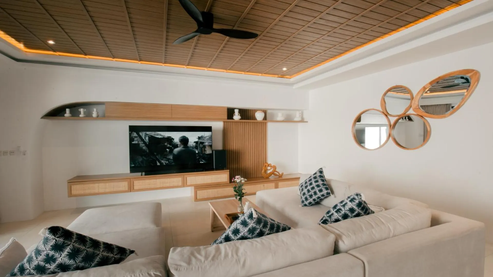 Seminyak Vila 4Bedroom Near Beach Lafavela Villa