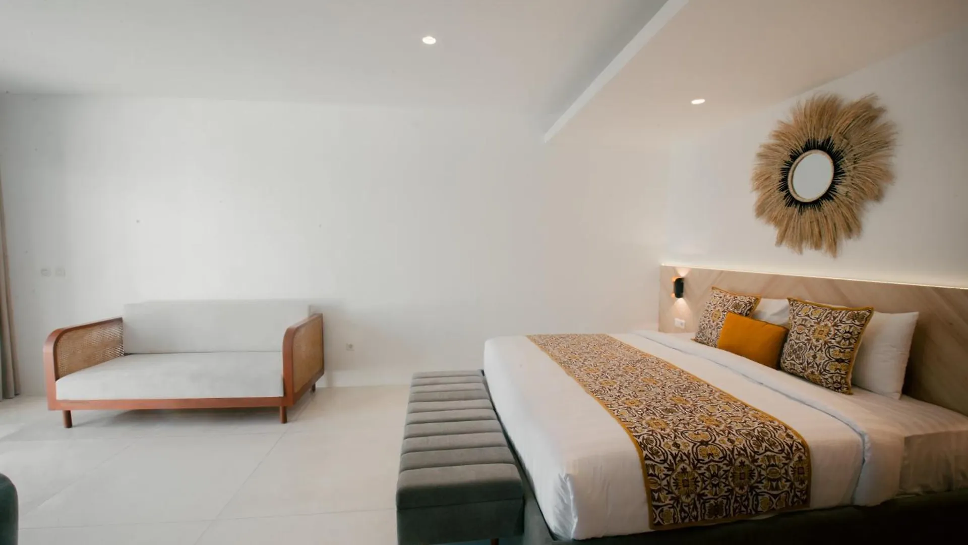 Villa Seminyak Vila 4Bedroom Near Beach Lafavela