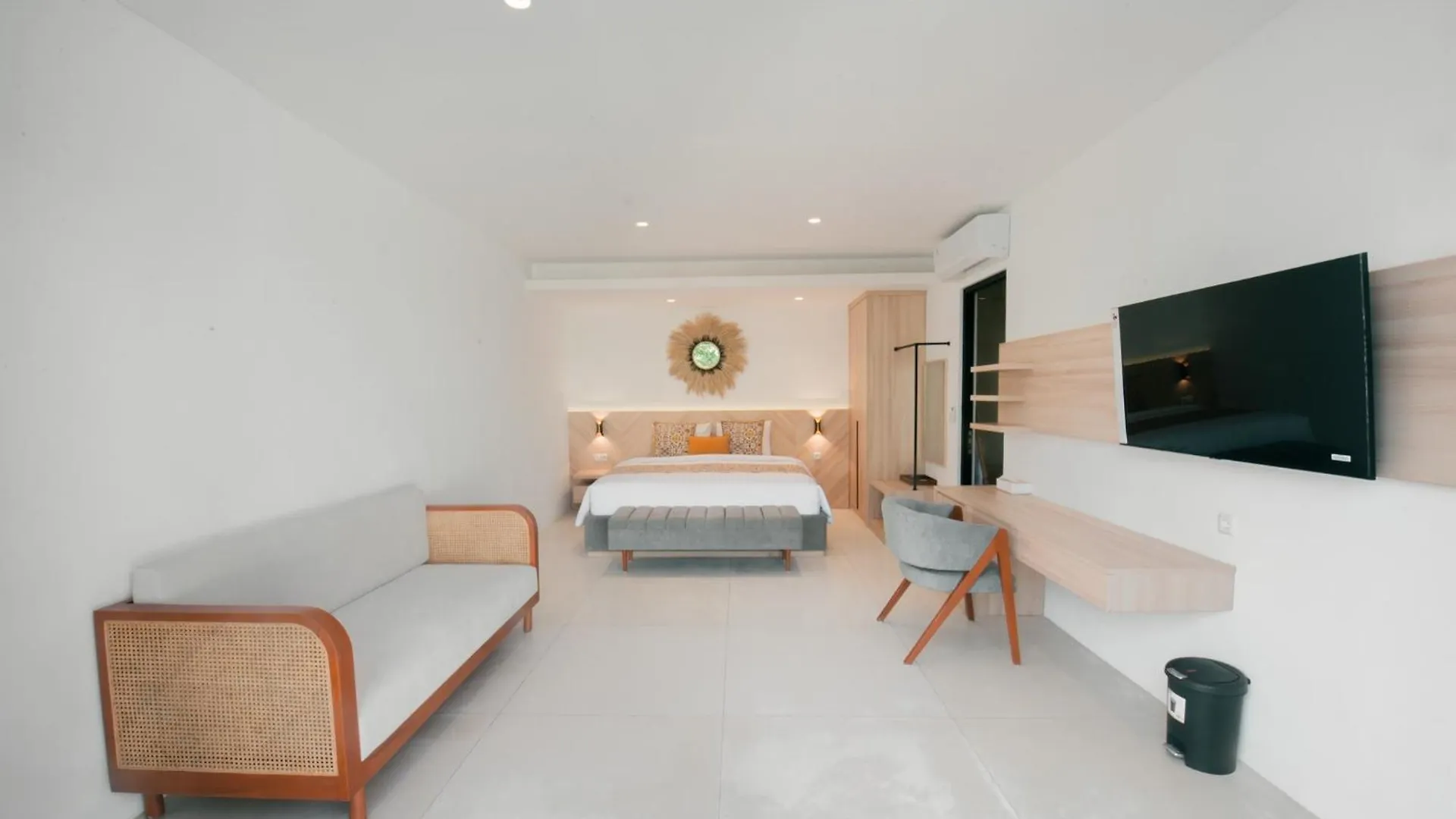 Seminyak Vila 4Bedroom Near Beach Lafavela 0*,  Indonésia