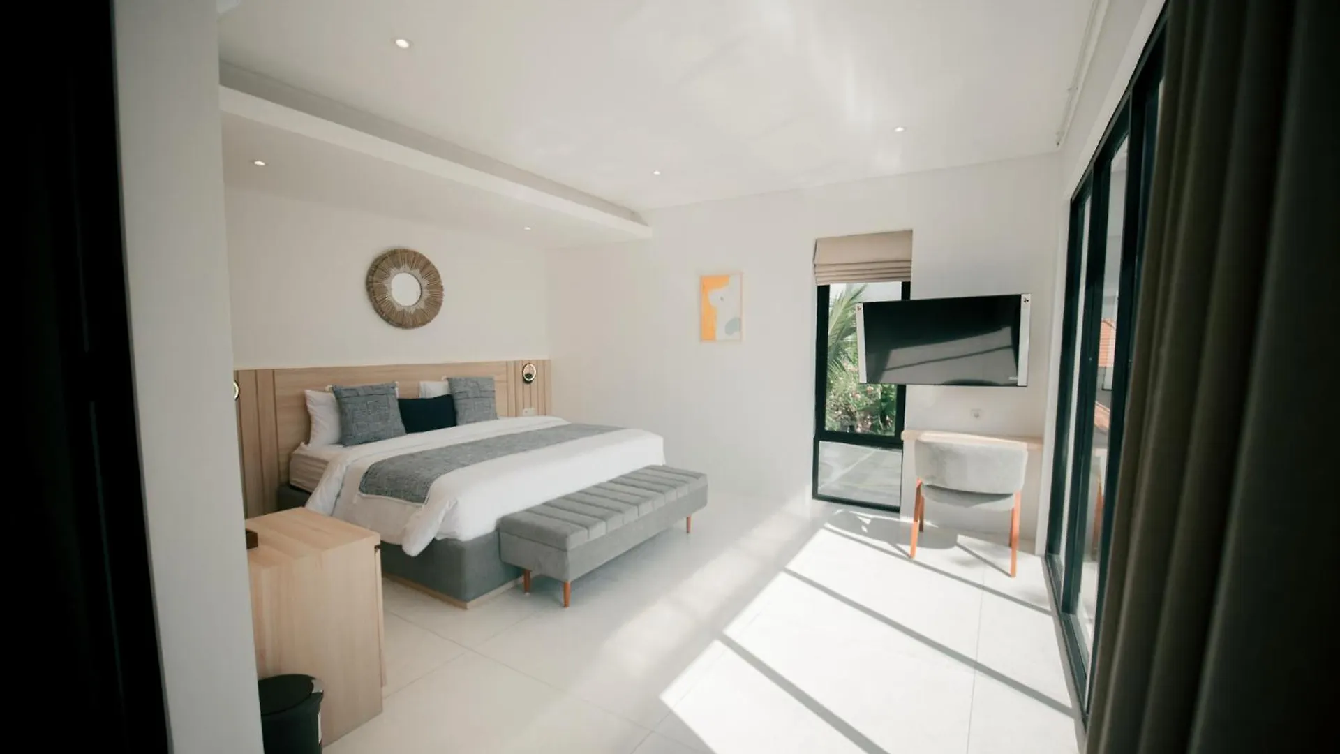 Villa Seminyak Vila 4Bedroom Near Beach Lafavela