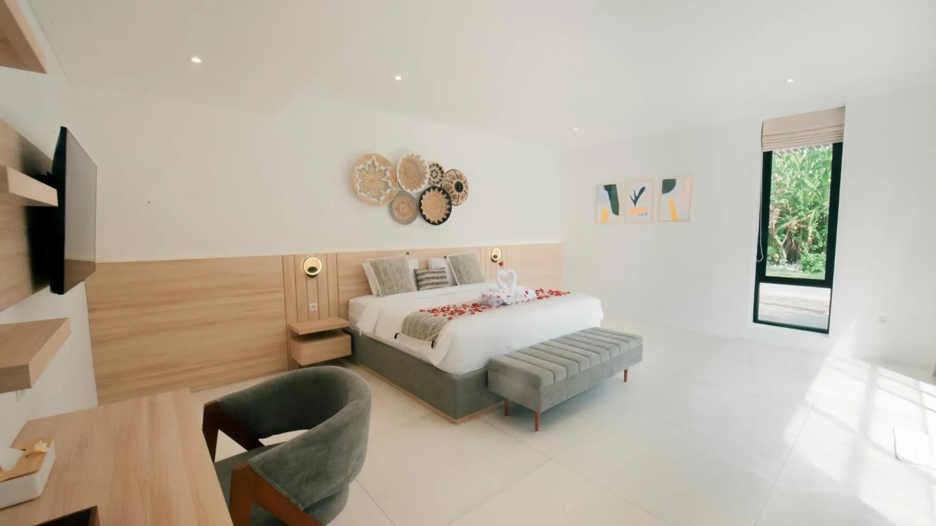 Seminyak Vila 4Bedroom Near Beach Lafavela