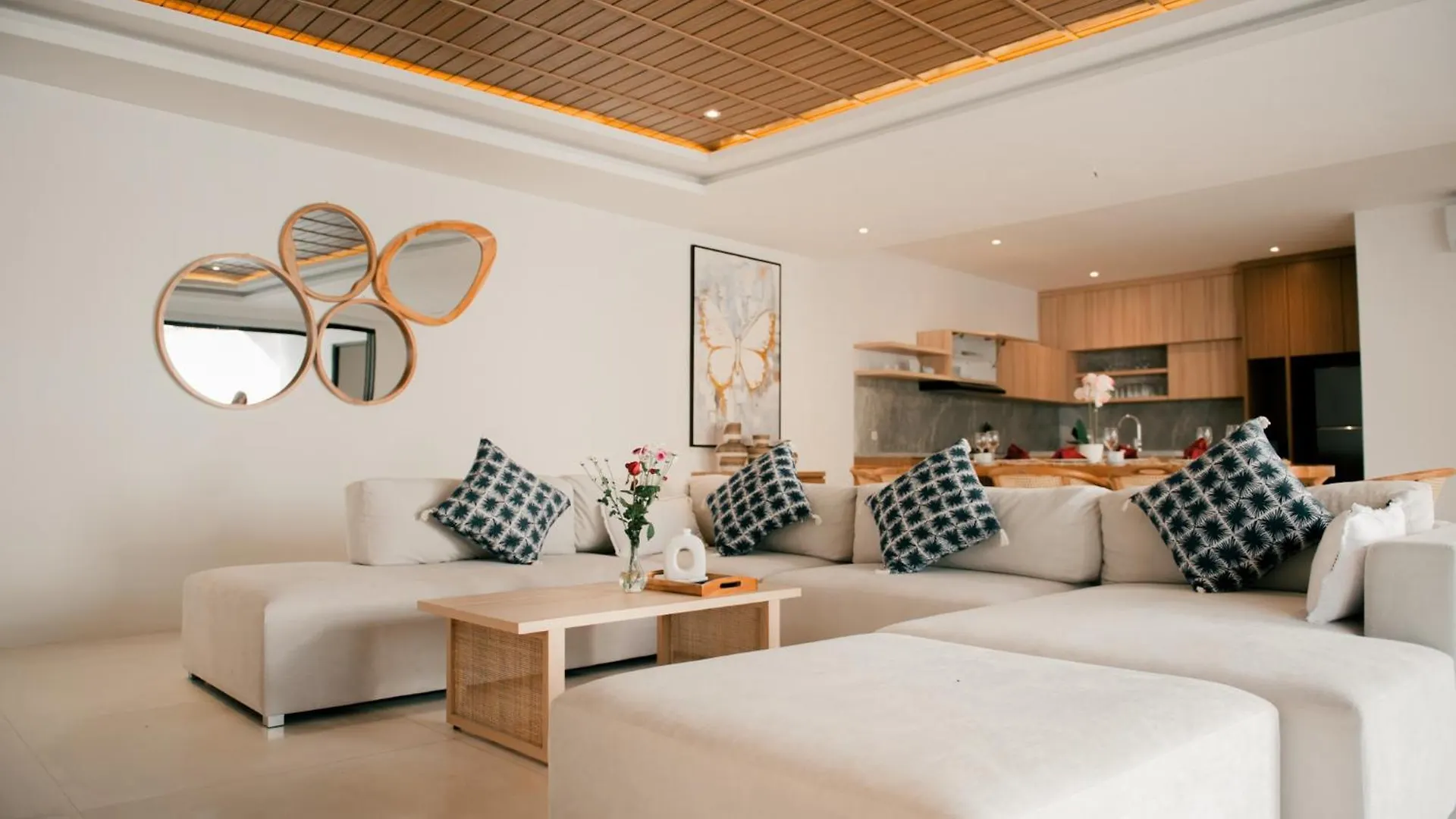 Seminyak Vila 4Bedroom Near Beach Lafavela ヴィラ スミニャック