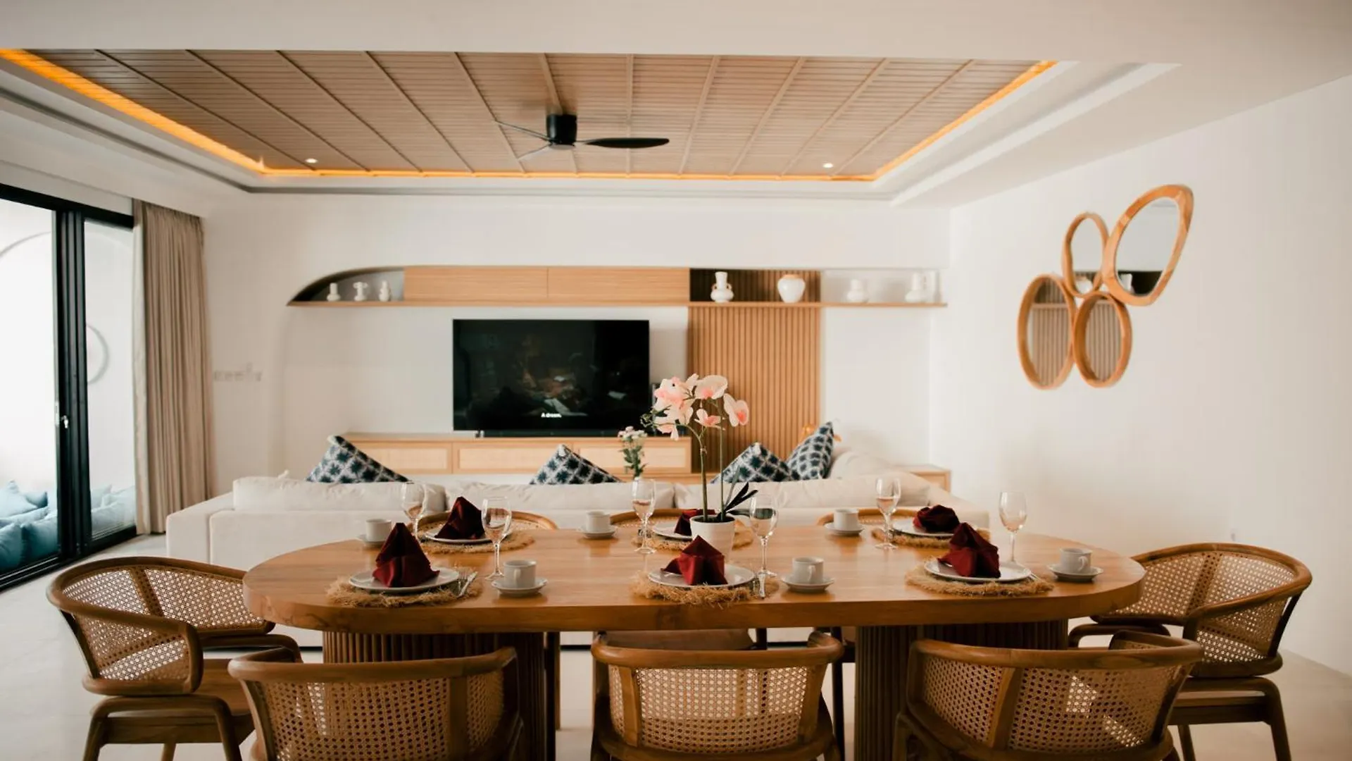 Seminyak Vila 4Bedroom Near Beach Lafavela ヴィラ スミニャック