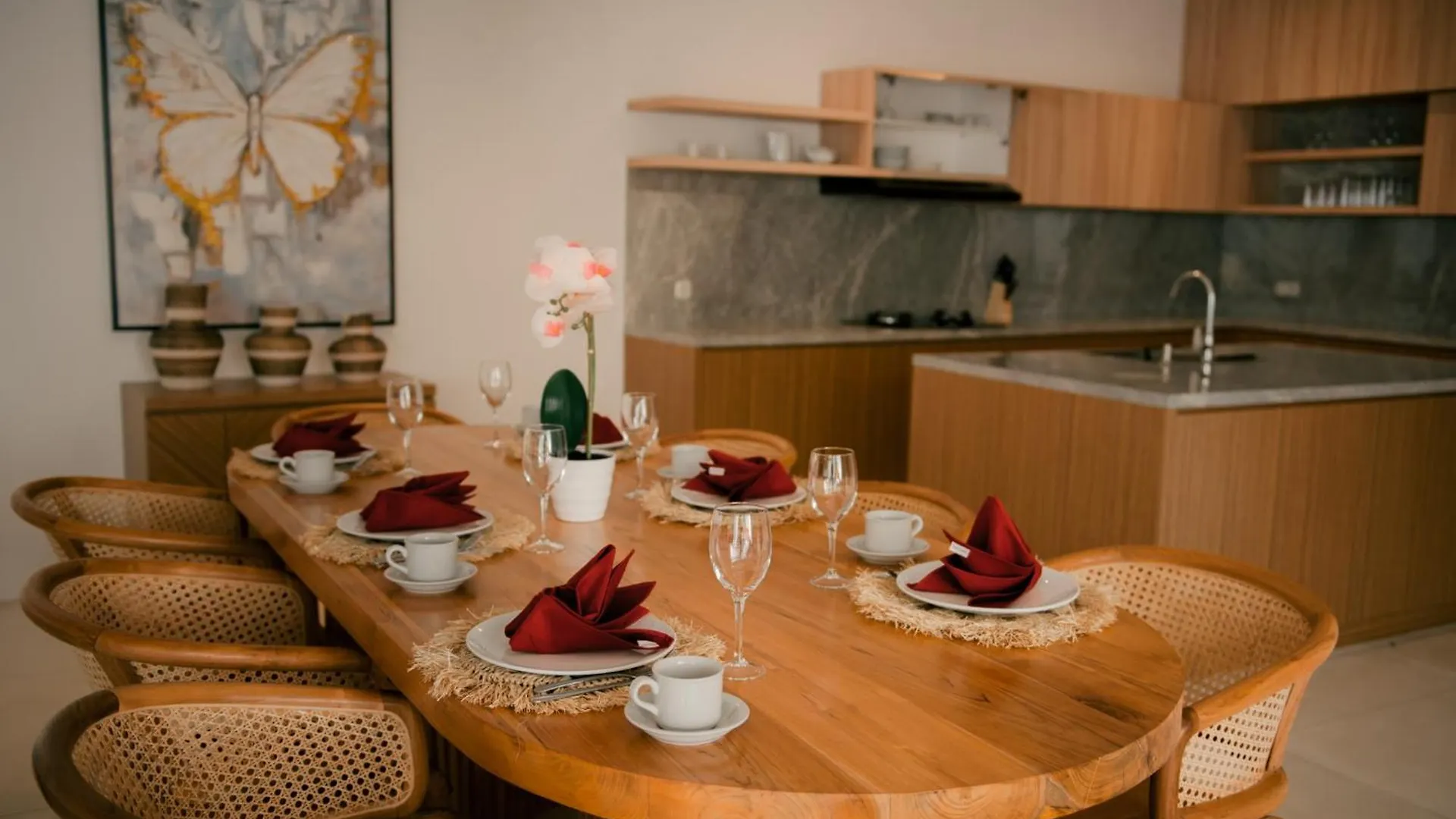 Seminyak Vila 4Bedroom Near Beach Lafavela ヴィラ スミニャック