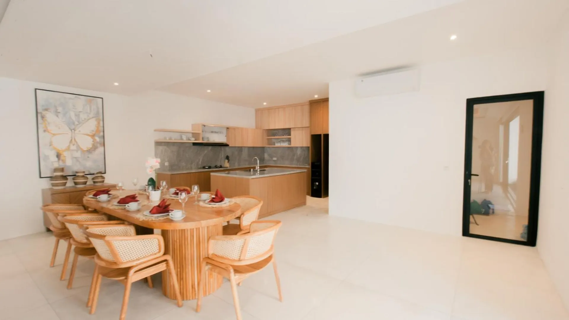 Seminyak Vila 4Bedroom Near Beach Lafavela ヴィラ
