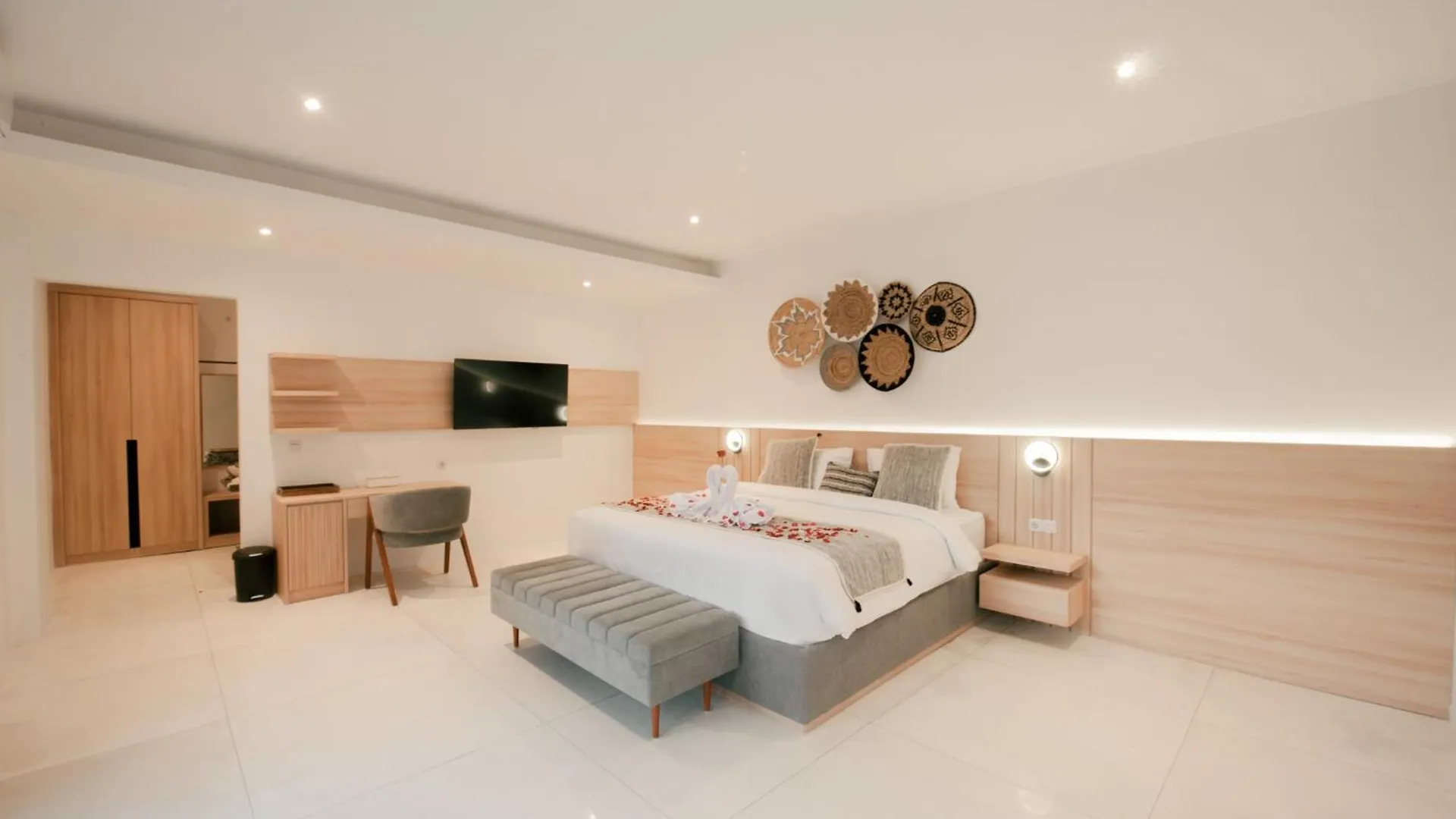 Seminyak Vila 4Bedroom Near Beach Lafavela ヴィラ