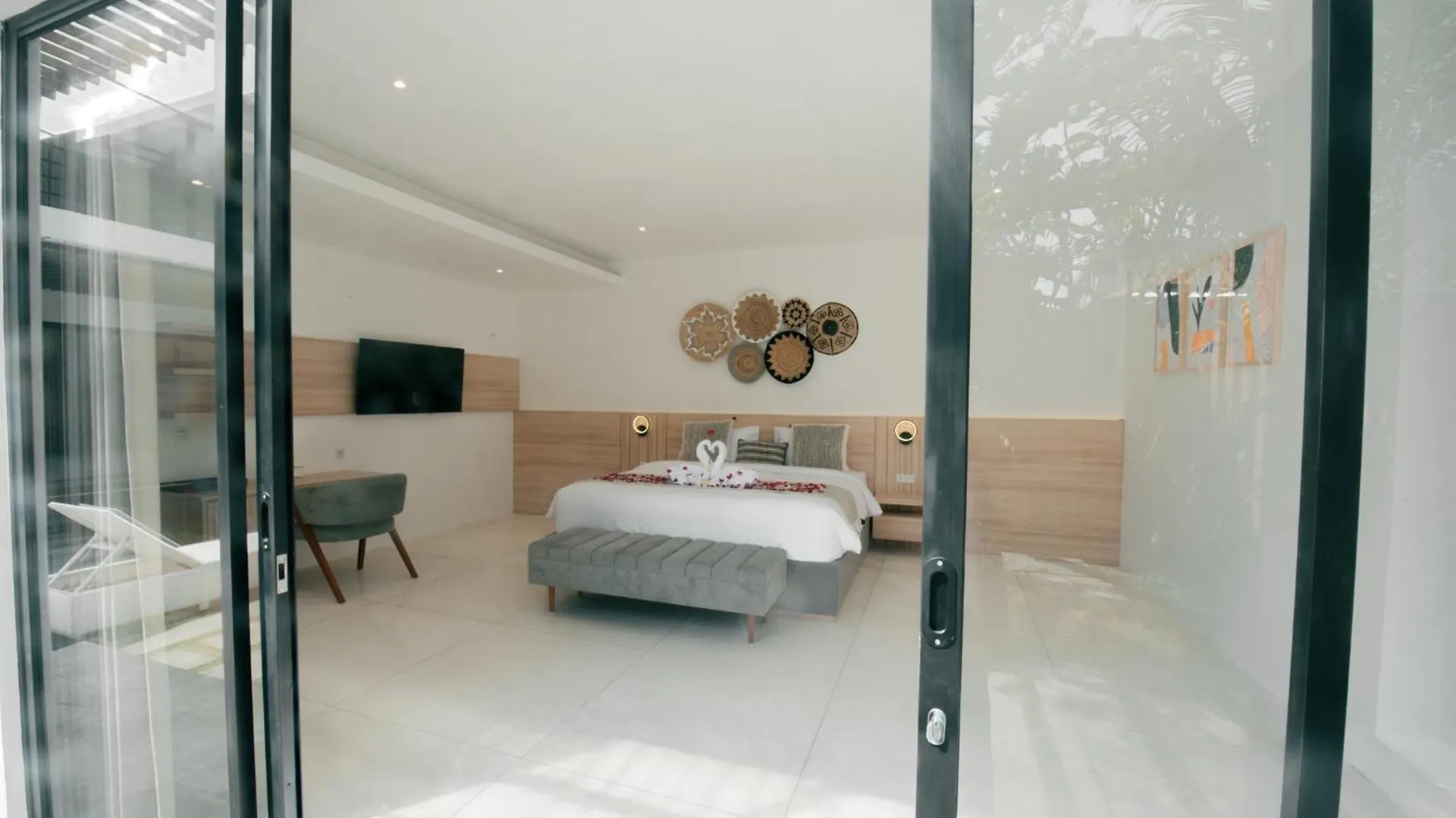 Seminyak Vila 4Bedroom Near Beach Lafavela スミニャック